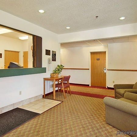 Wamego Inn And Suites Dalaman gambar